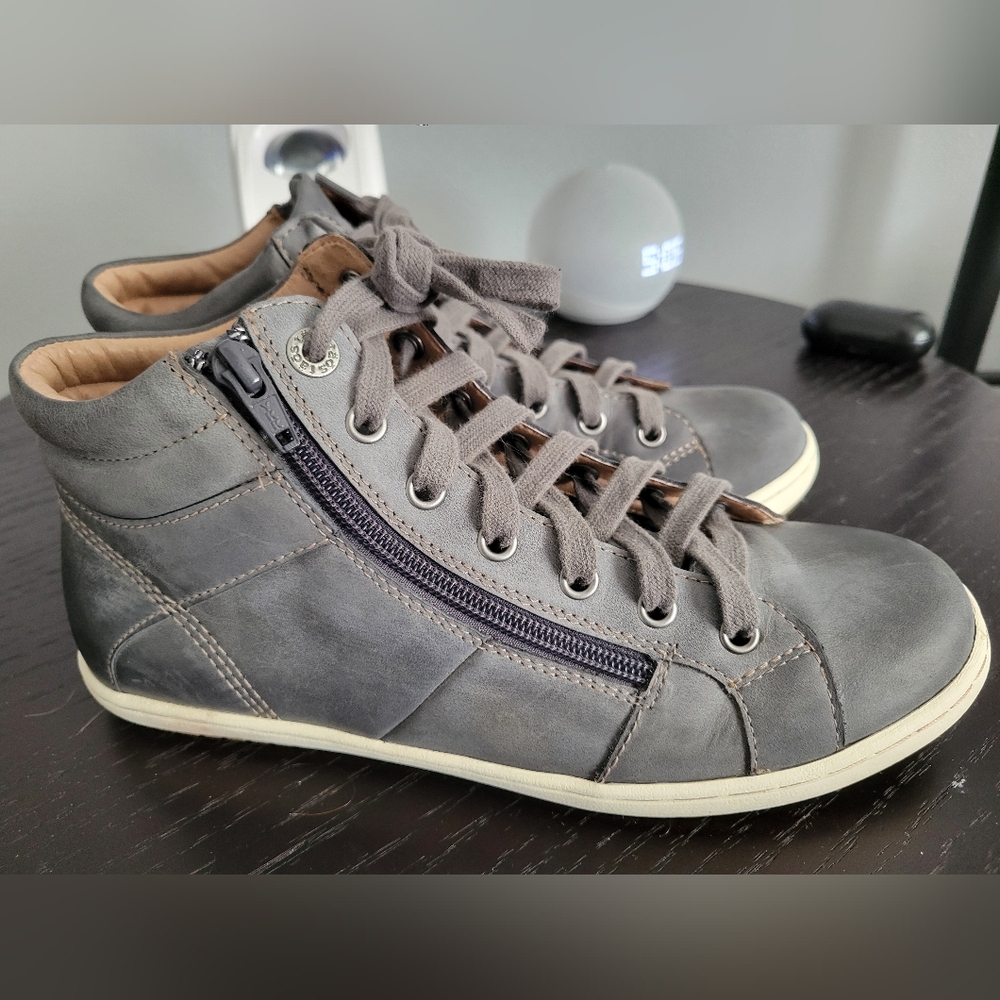 Womens Taos Union Gray Leather Casual Comfort High Top Shoes Sneakers Size 8M.